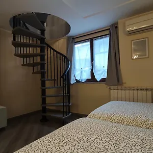Apartment Aleph With Private Parking, Next Train Station, Como